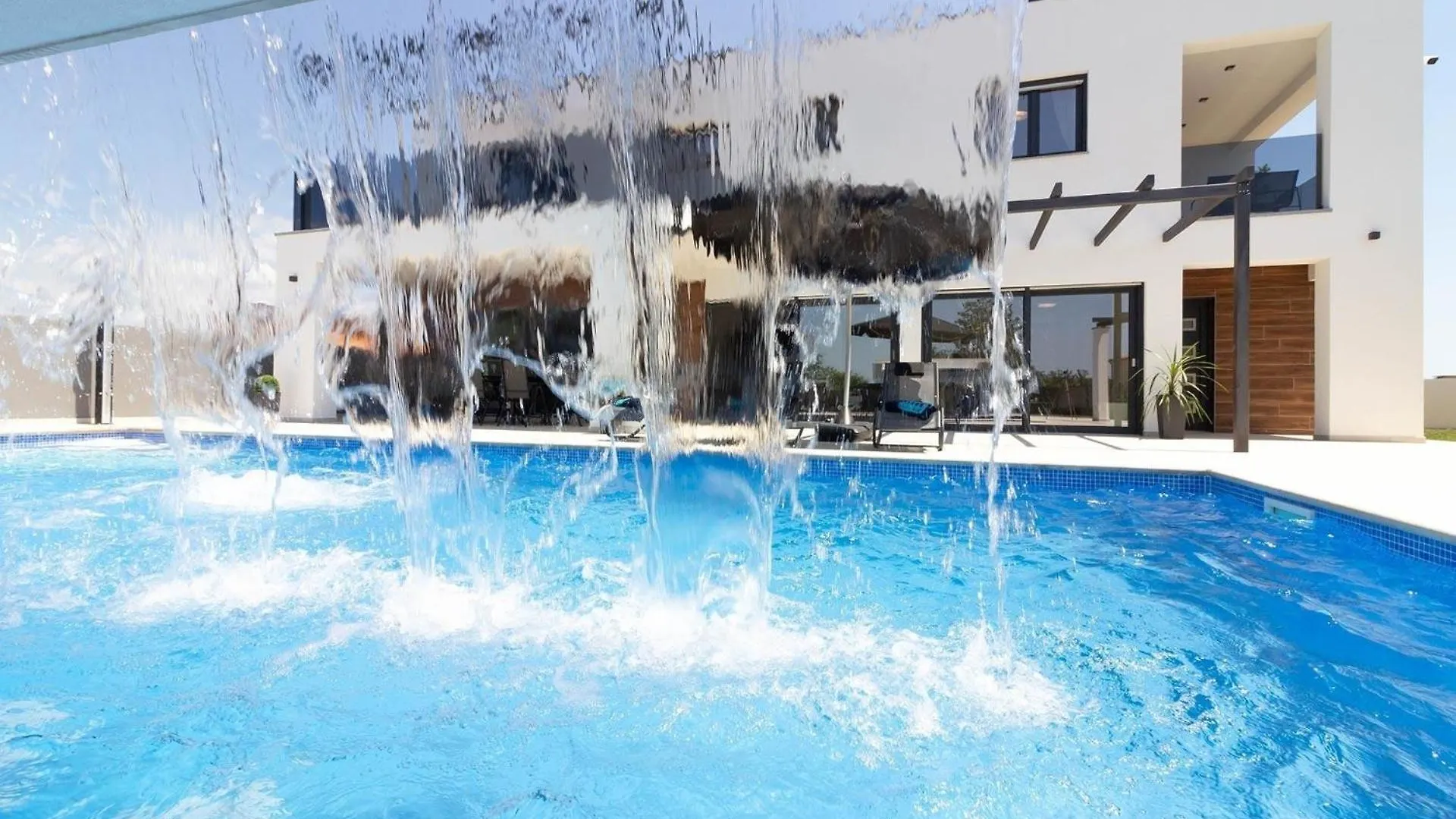 Ferienhaus Mit Privatpool Fuer 14 Personen Ca 280 Qm In Loborika, Istrien Suedkueste Von Istrien Loborika